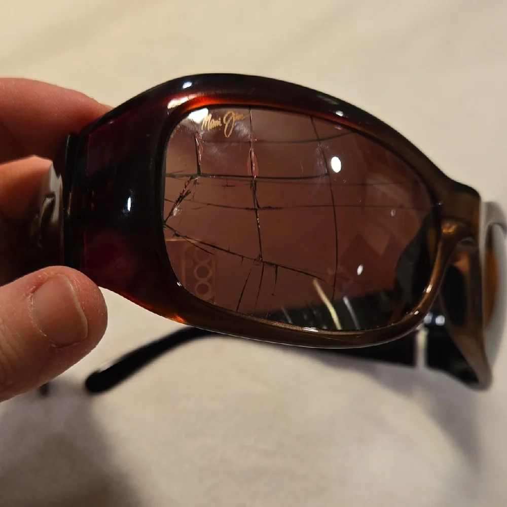Maui Jim Hibiscus MJ 134-07 - FOR PARTS OR REPAIR - READ